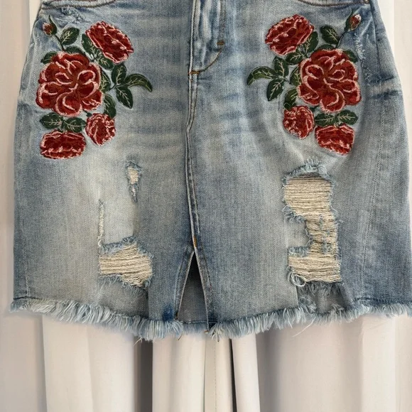 ZARA Z1975 Embroidered Rose Distressed Denim Mini Skirt Size Small - Picture 4 of 9